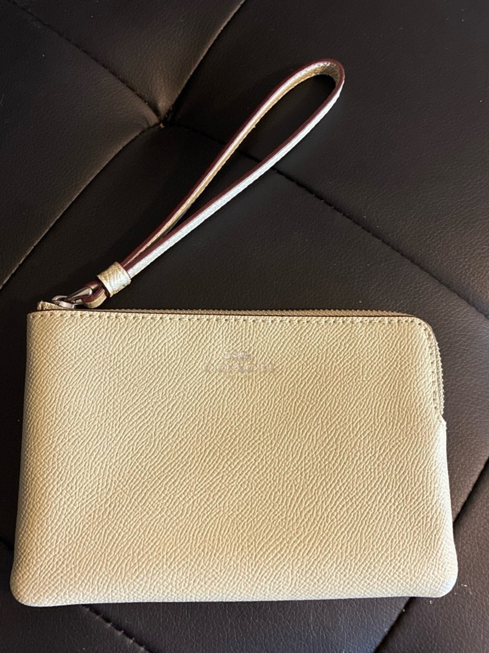 Coach F58032 light sage green crossgrain Pebbled Leather Corner Zip Wristlet